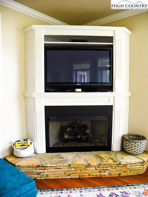 Image number 12 for the current listing