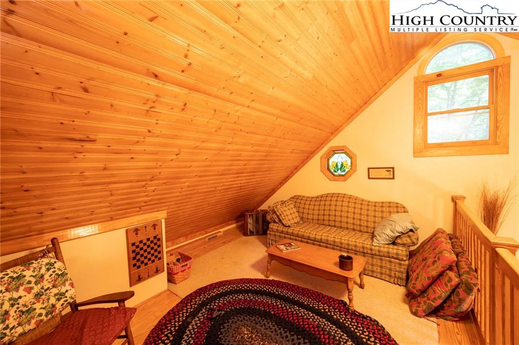 Image number 13 for the current listing