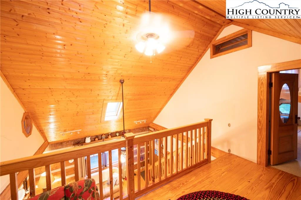 Image number 3 for the current listing