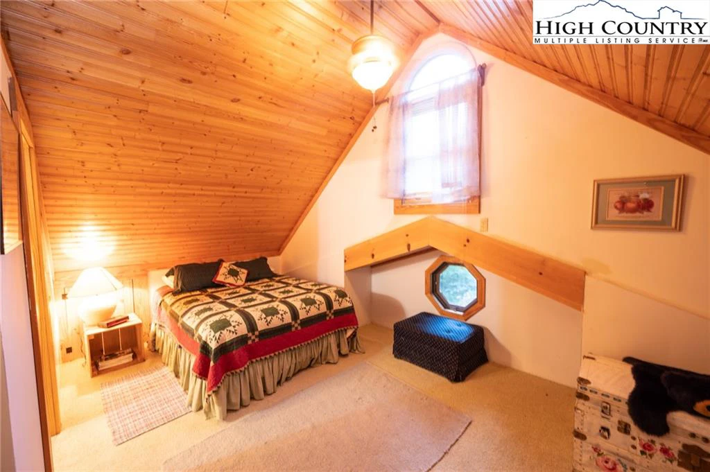 Image number 5 for the current listing