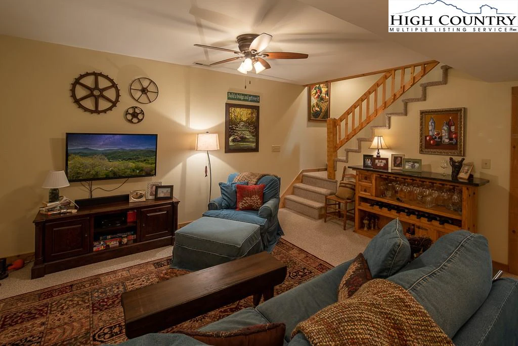 Image number 5 for the current listing