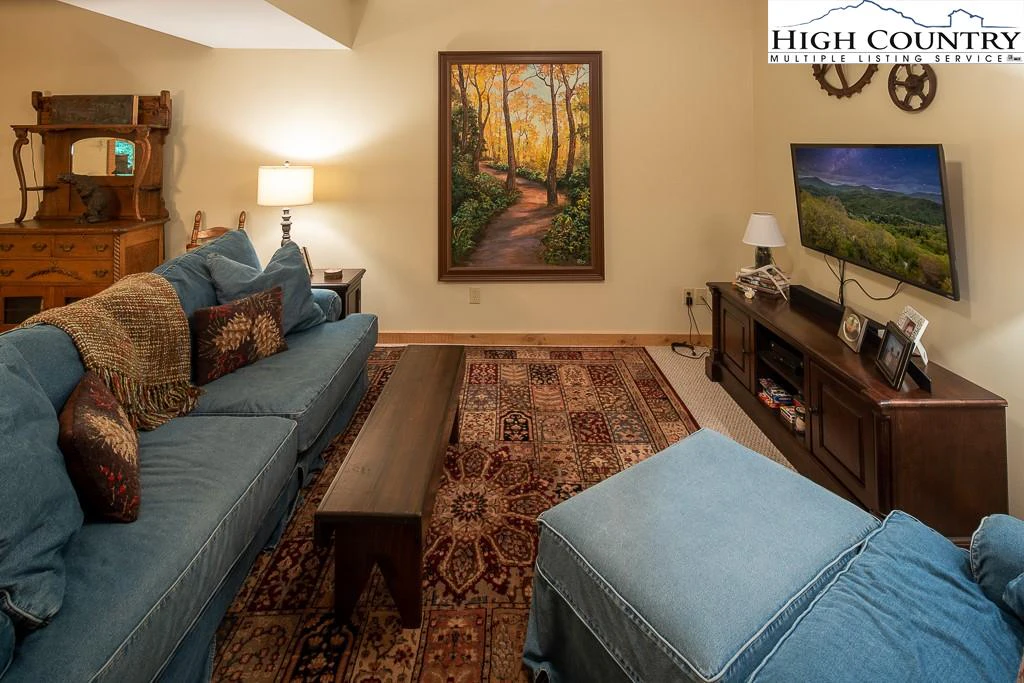 Image number 6 for the current listing