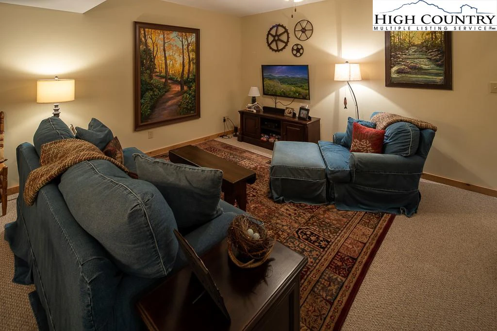 Image number 8 for the current listing