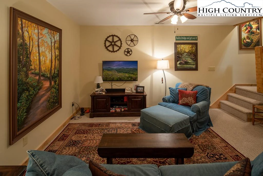 Image number 9 for the current listing