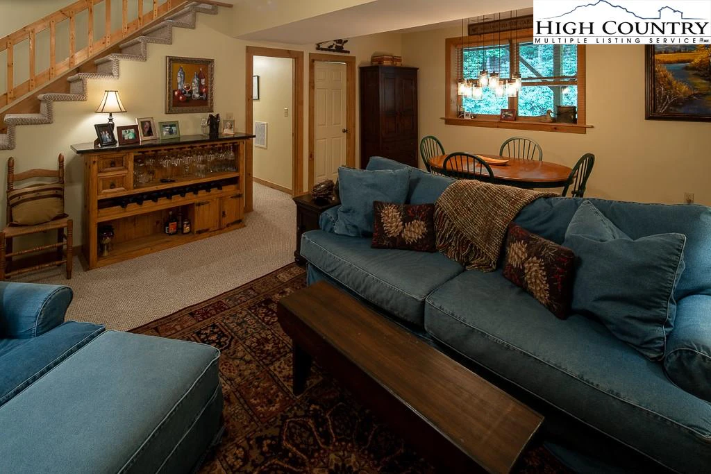 Image number 10 for the current listing