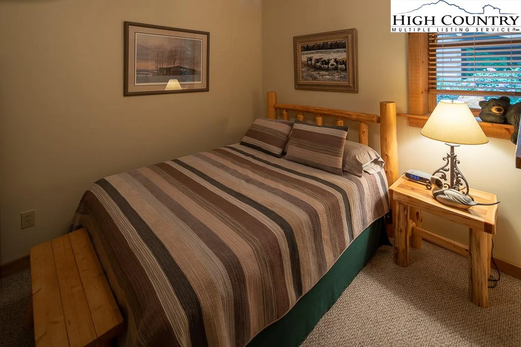 Image number 2 for the current listing