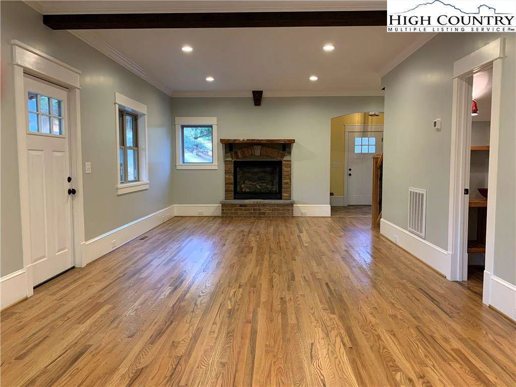 Image number 21 for the current listing