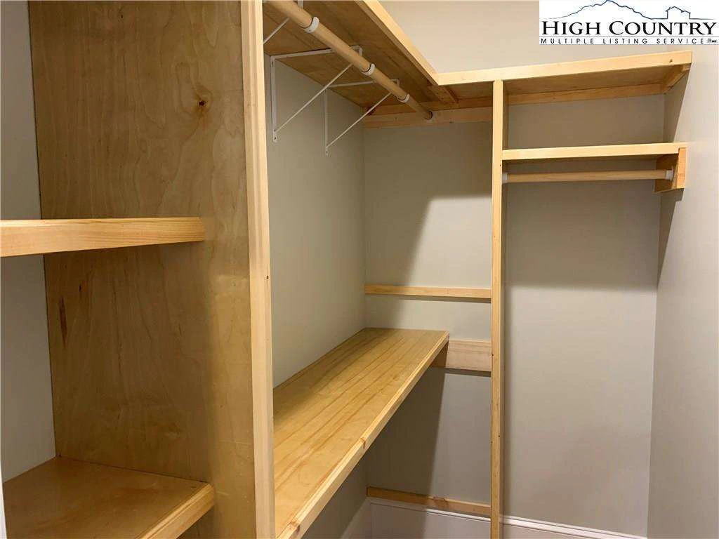 Image number 2 for the current listing