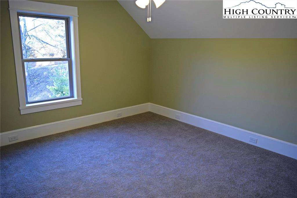 Image number 18 for the current listing