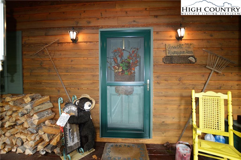 Image number 14 for the current listing