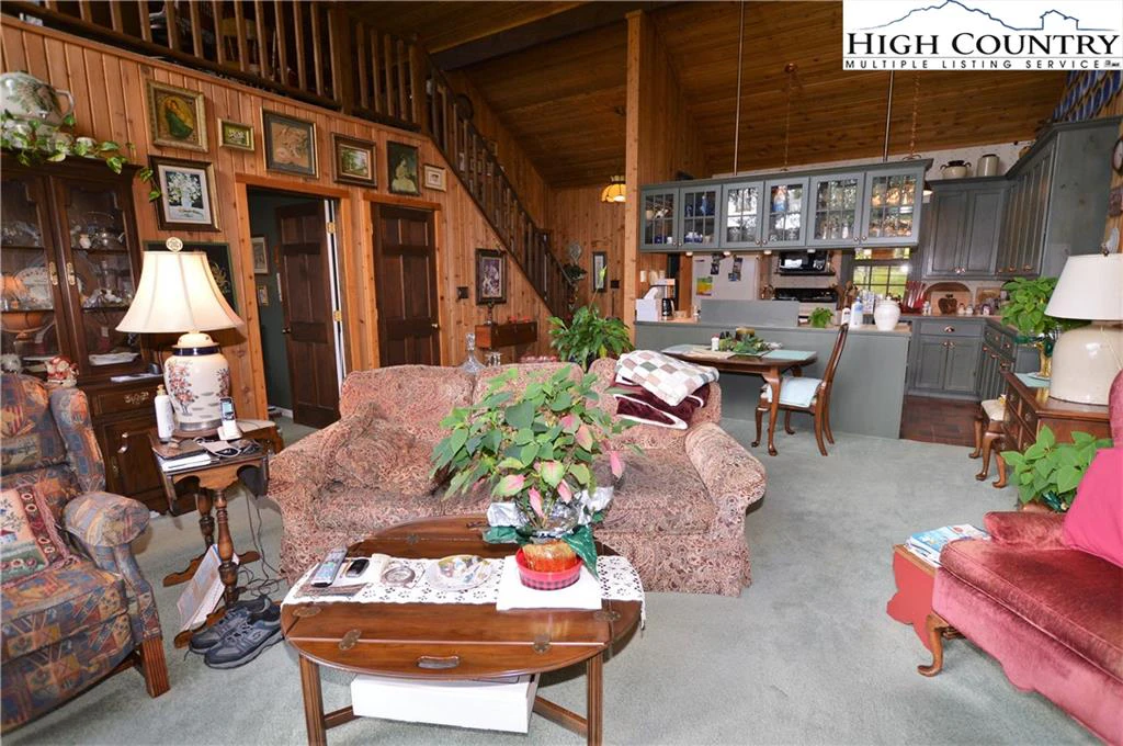 Image number 21 for the current listing