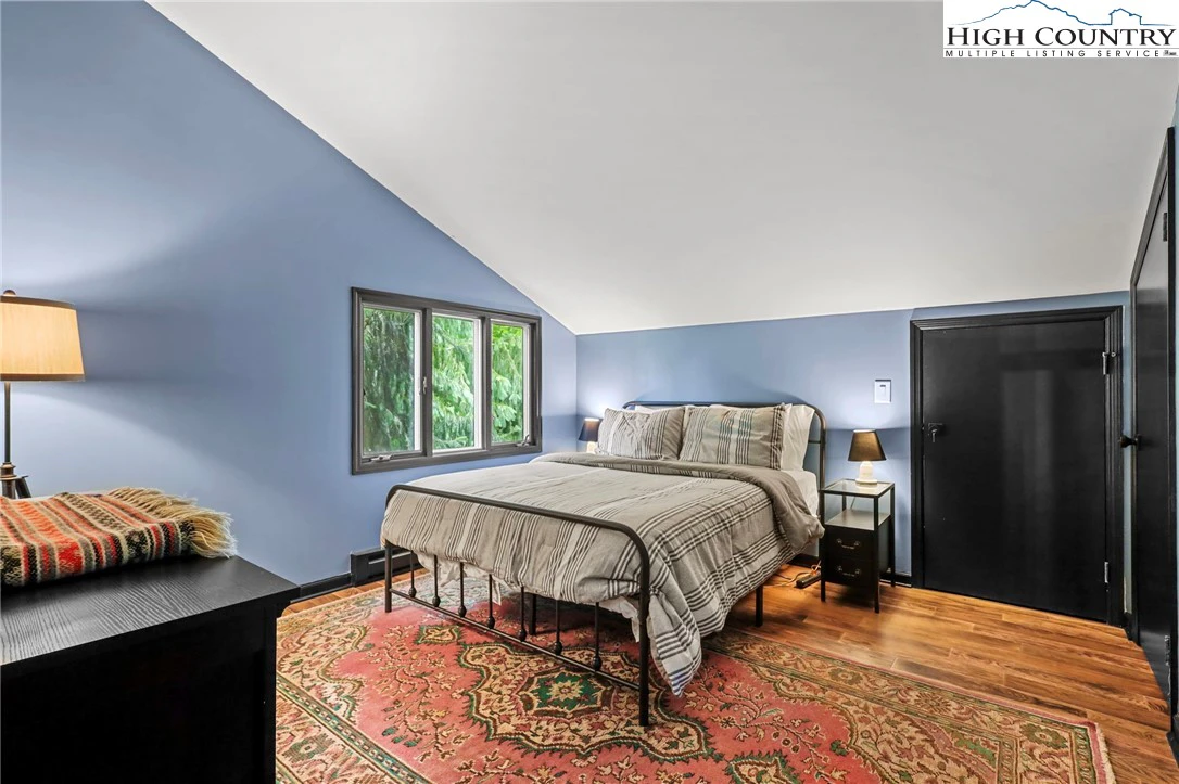 Image number 5 for the current listing