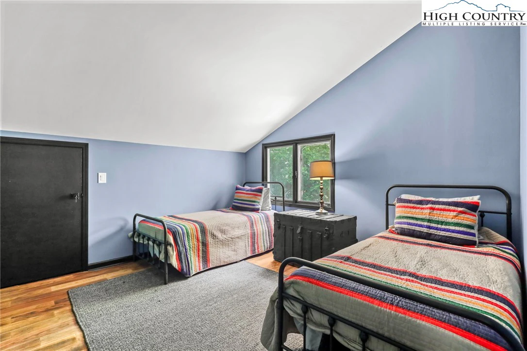 Image number 7 for the current listing