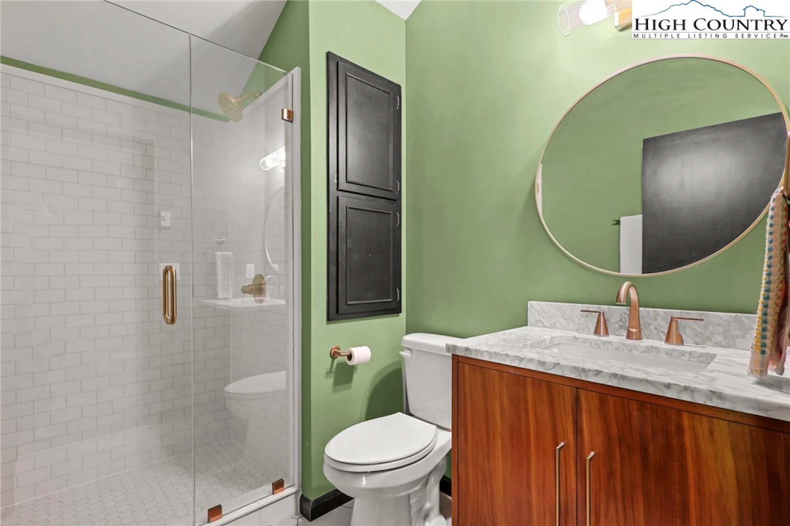 Image number 9 for the current listing