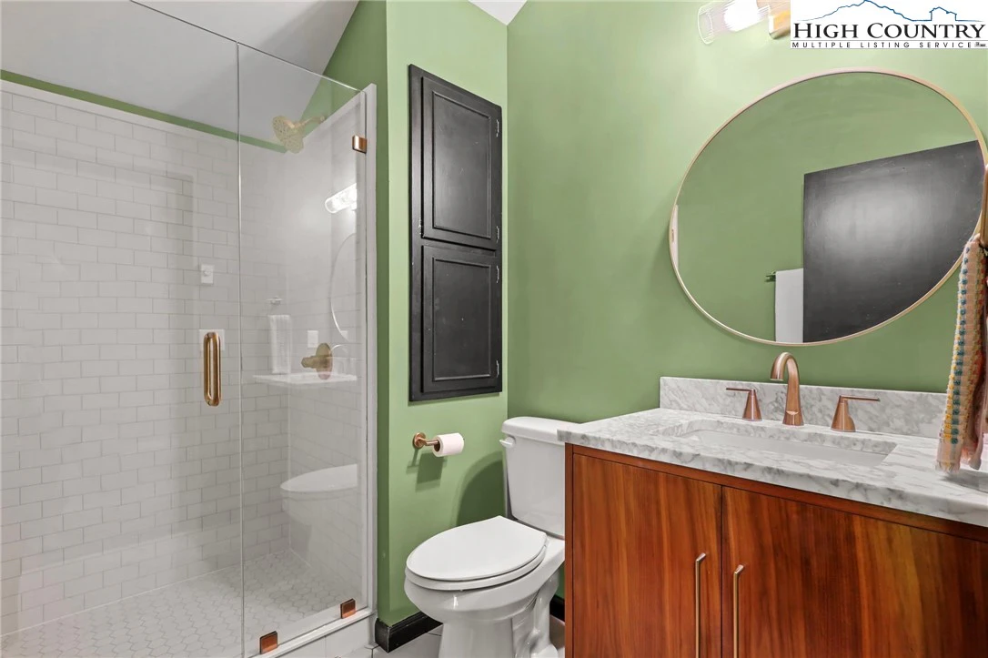 Image number 9 for the current listing