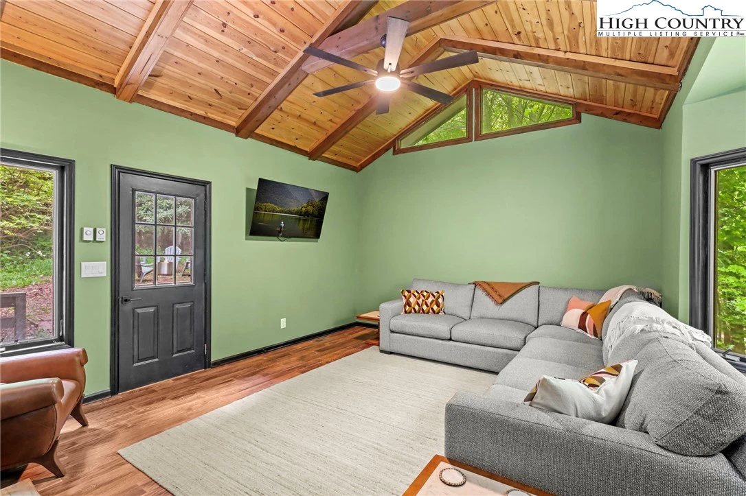 Image number 2 for the current listing