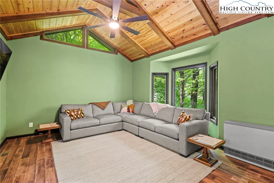 Image number 12 for the current listing
