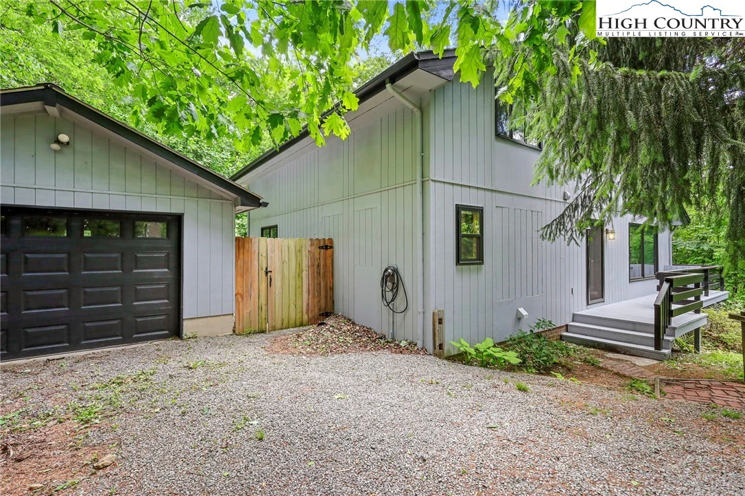 Image number 16 for the current listing