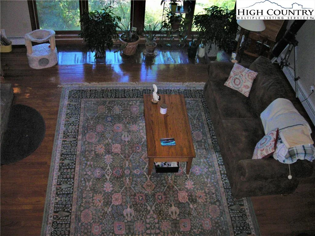 Image number 4 for the current listing
