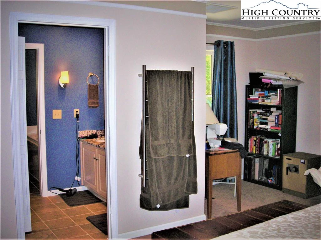 Image number 9 for the current listing