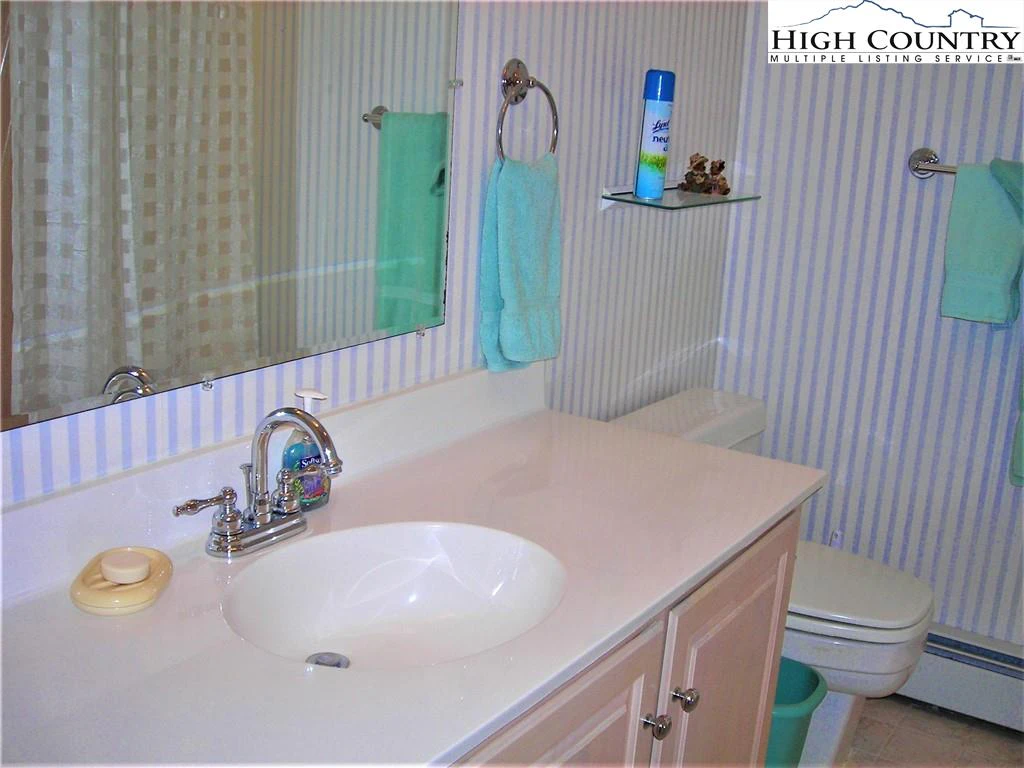 Image number 18 for the current listing
