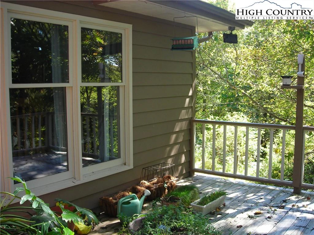 Image number 21 for the current listing