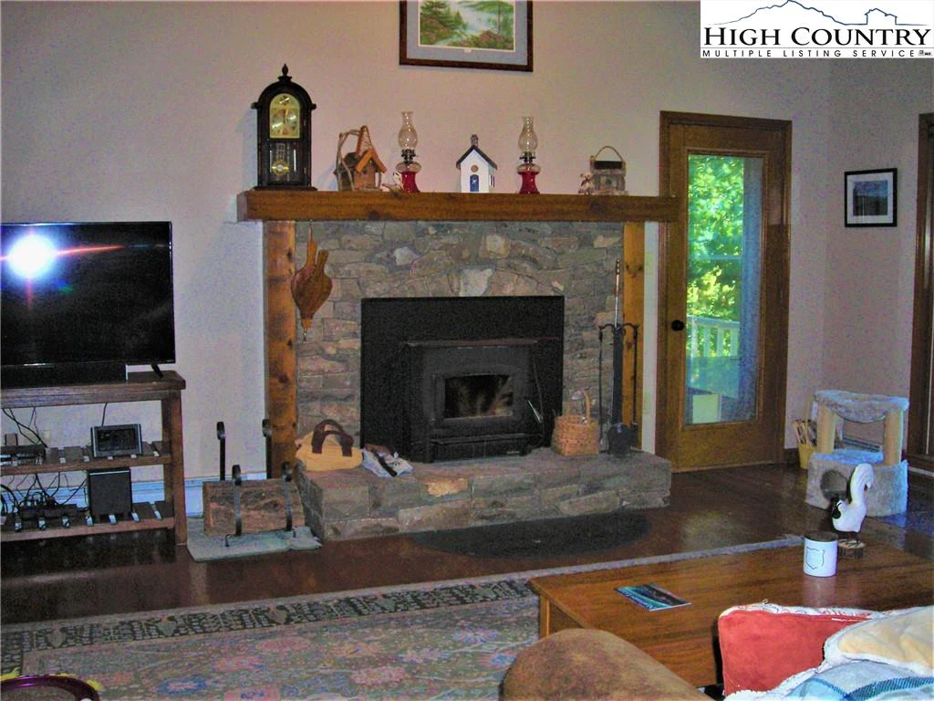 Image number 29 for the current listing