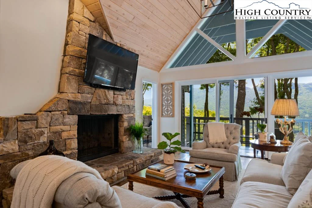 Image number 1 for the current listing