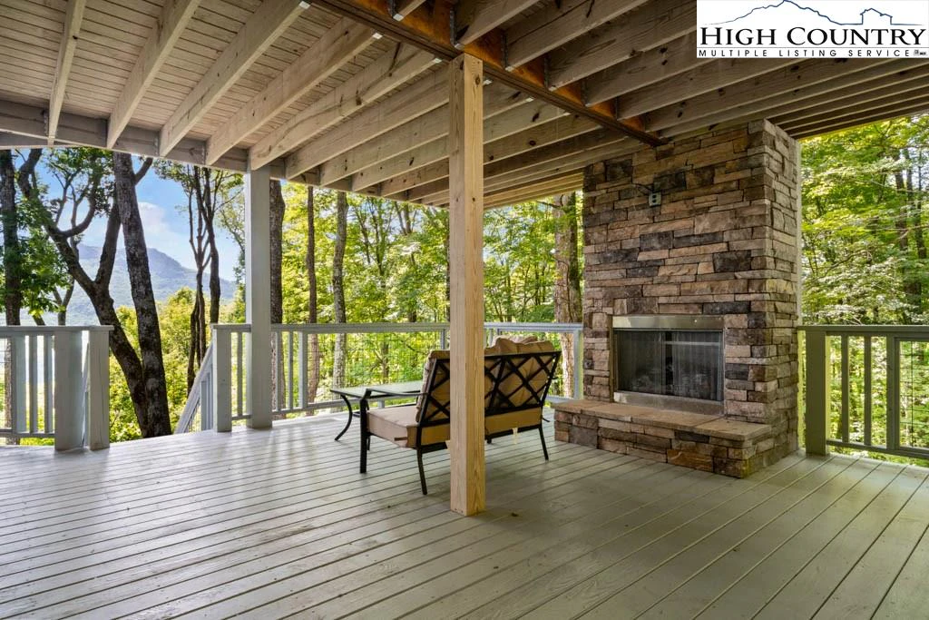 Image number 14 for the current listing