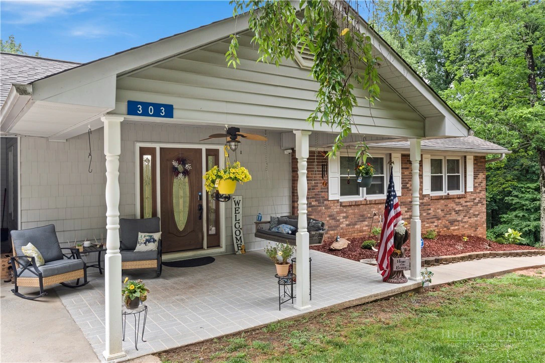 Image number 1 for the current listing