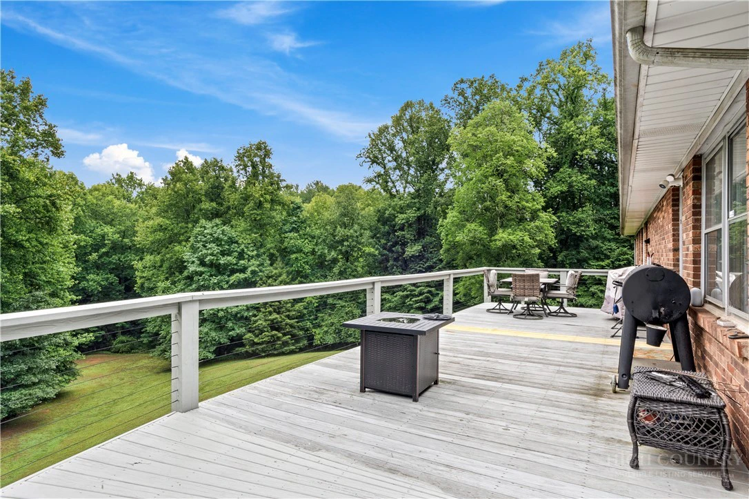 Image number 11 for the current listing
