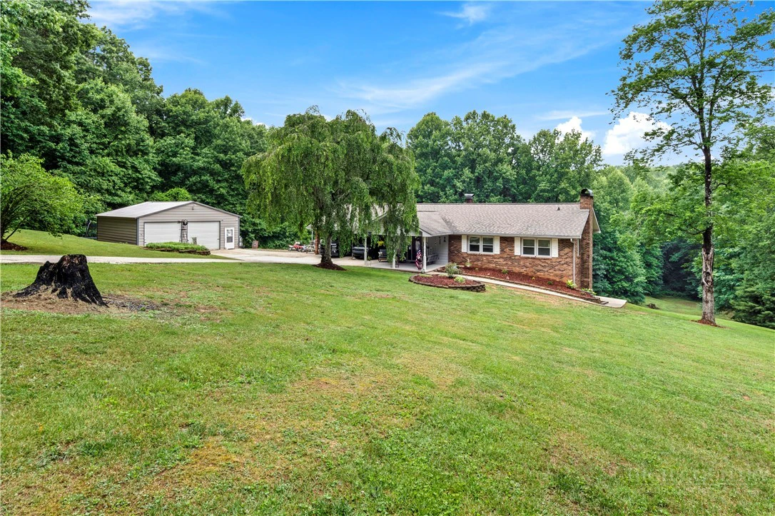 Image number 15 for the current listing