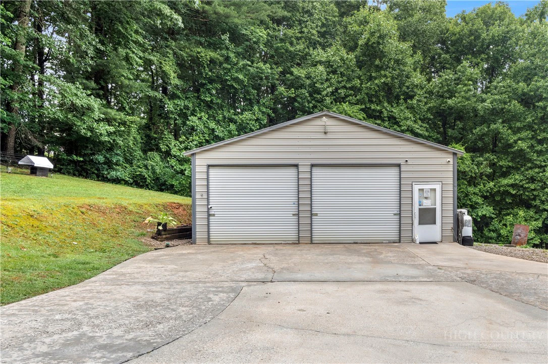 Image number 16 for the current listing