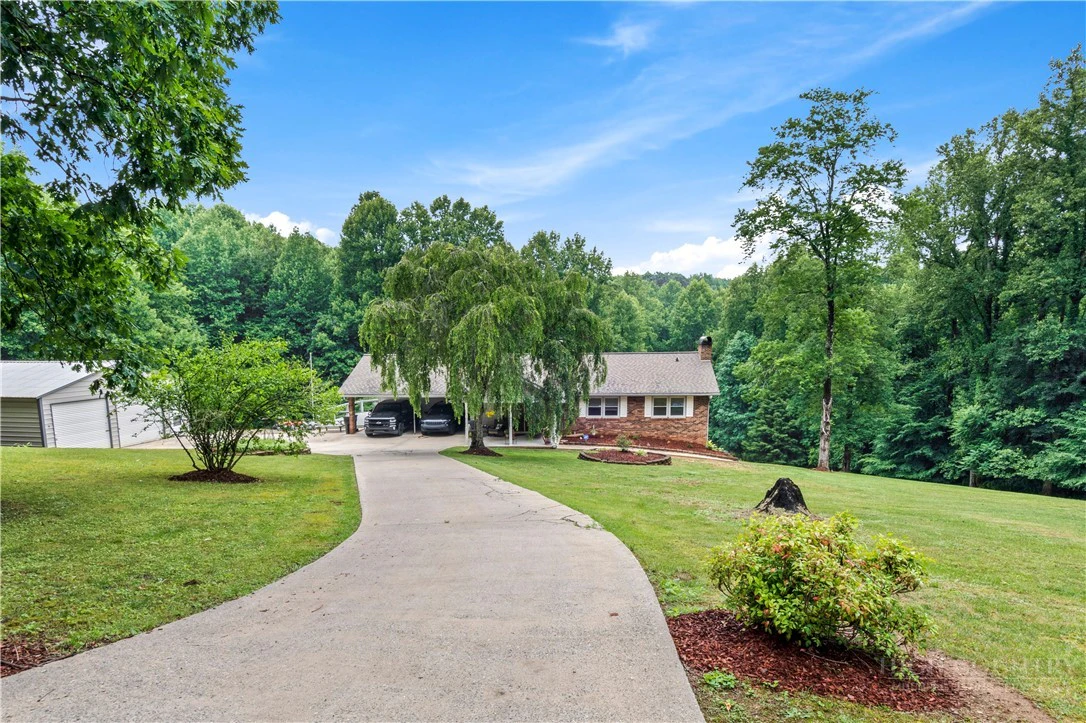 Image number 18 for the current listing
