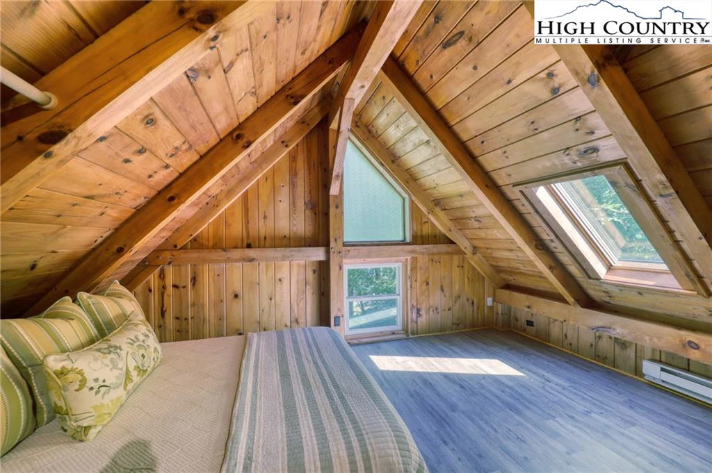Image number 5 for the current listing
