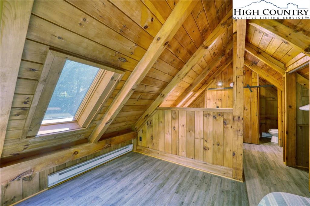 Image number 9 for the current listing