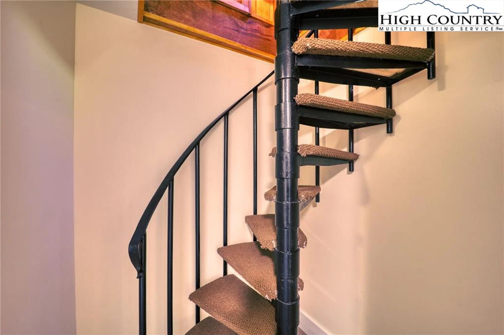 Image number 11 for the current listing