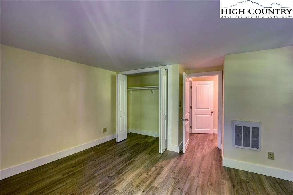 Image number 18 for the current listing