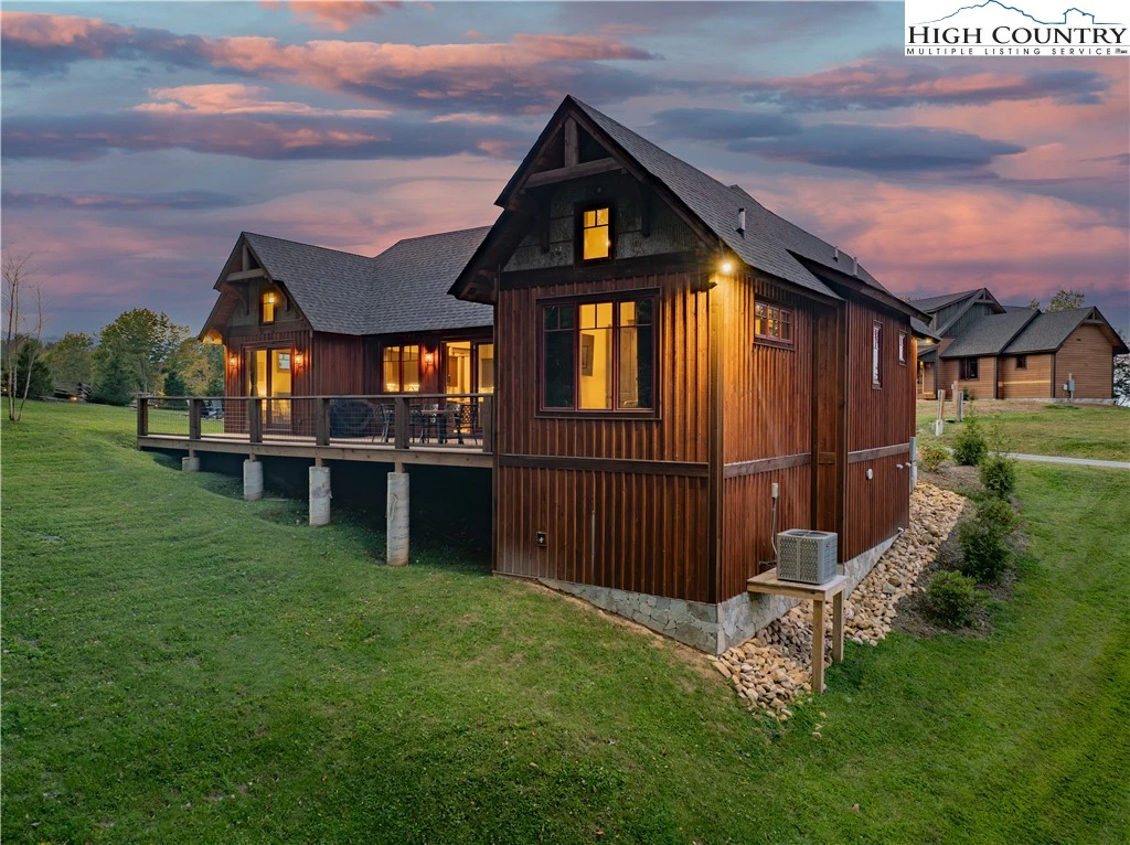 Image number 18 for the current listing