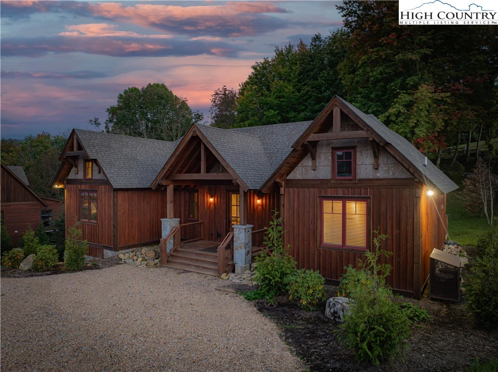 Image number 1 for the current listing