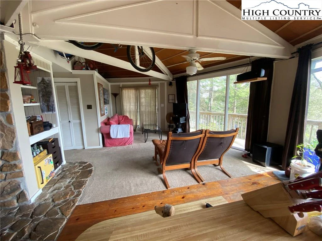 Image number 4 for the current listing