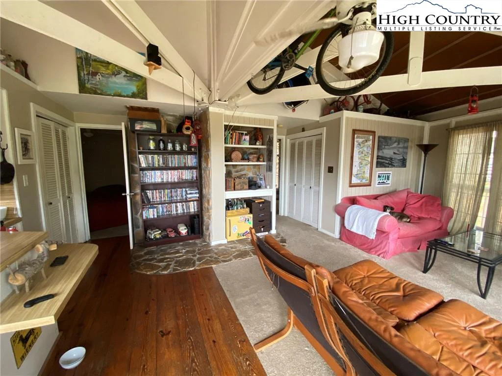 Image number 5 for the current listing