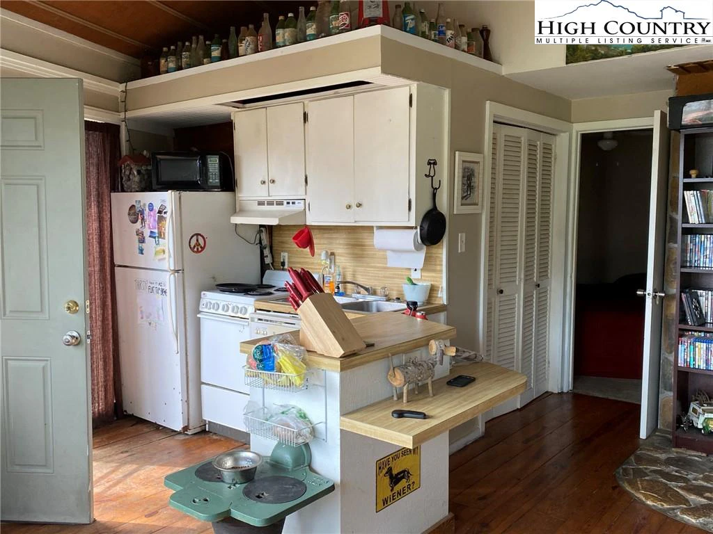 Image number 6 for the current listing