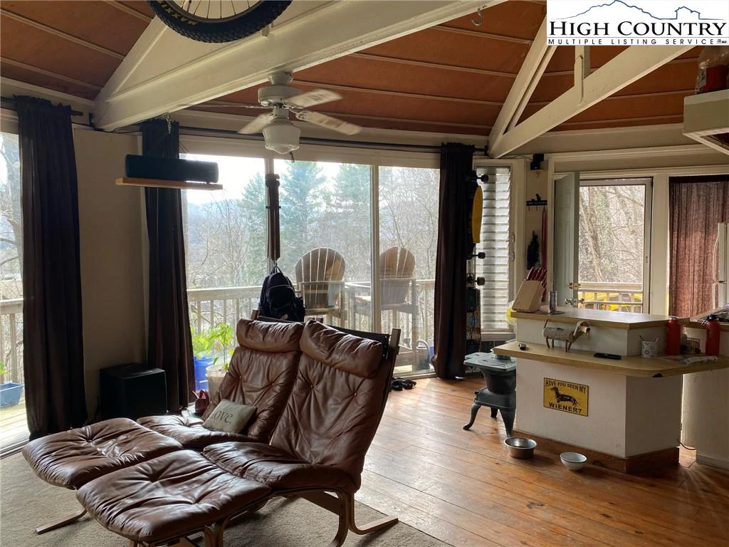 Image number 7 for the current listing