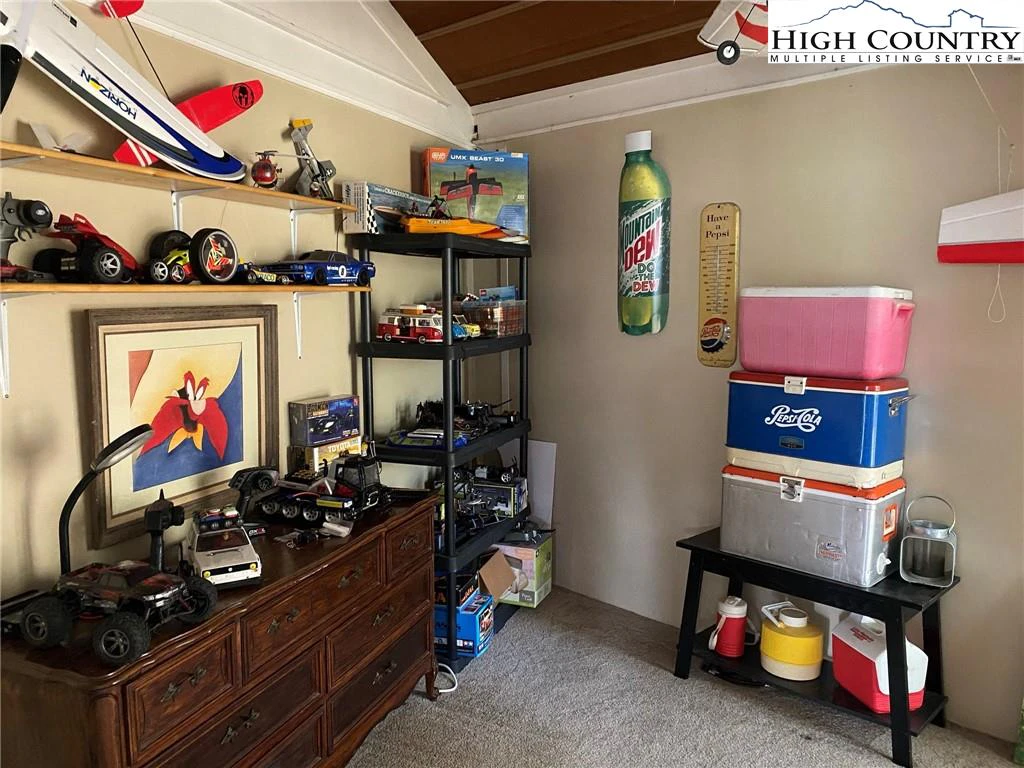 Image number 9 for the current listing