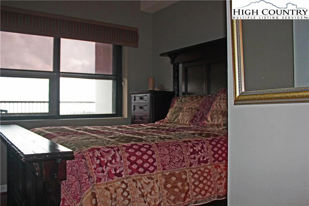 Image number 2 for the current listing