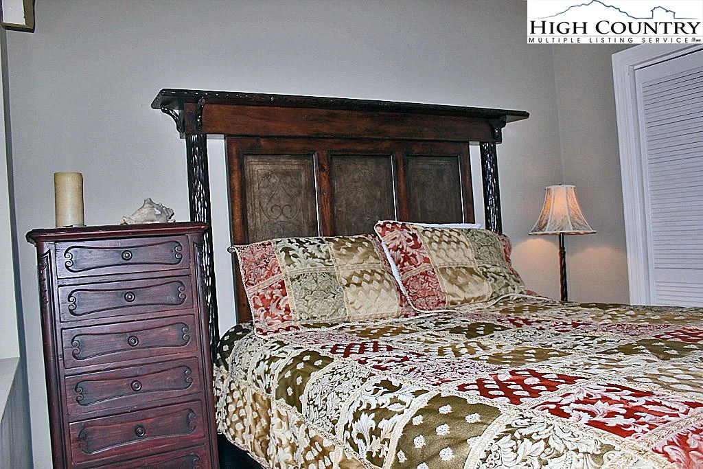 Image number 12 for the current listing