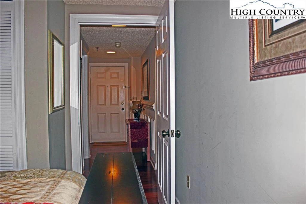 Image number 11 for the current listing