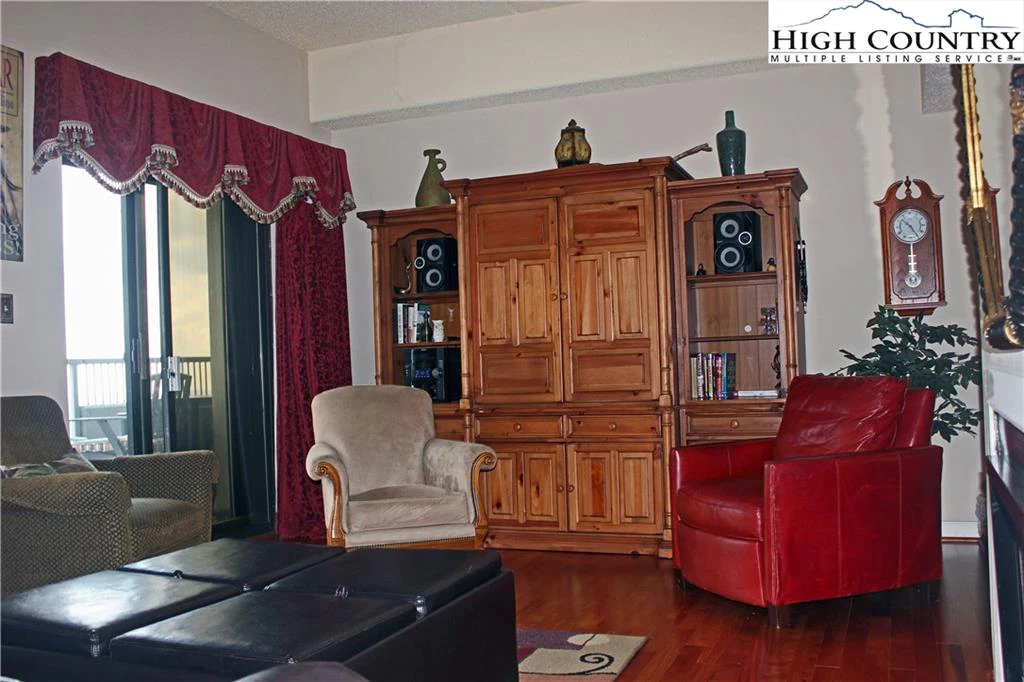 Image number 20 for the current listing