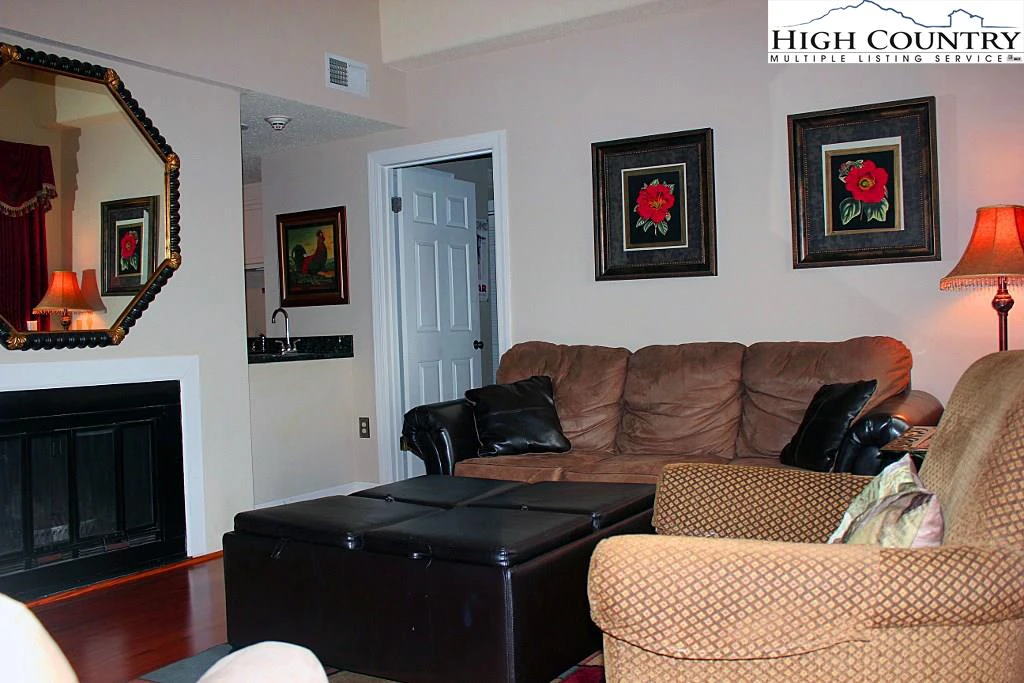 Image number 19 for the current listing